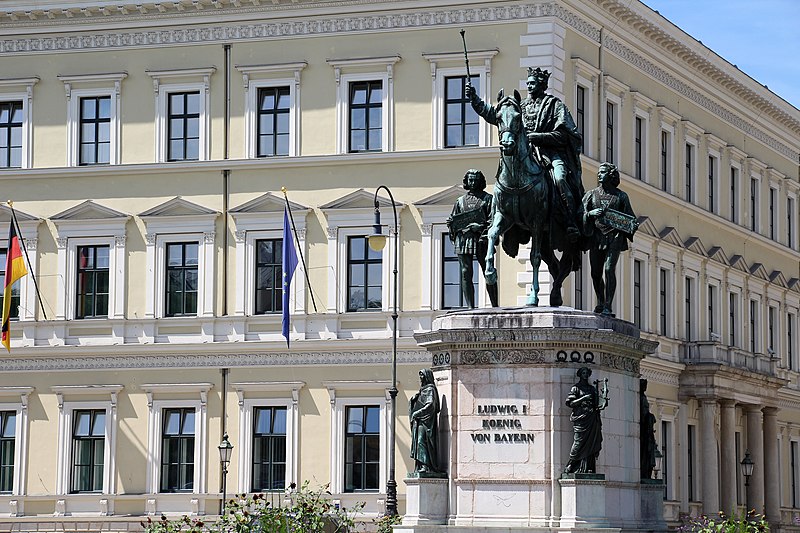 File:München - Reiterdenkmal für Ludwig I.jpg