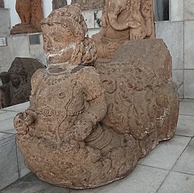 4364 - Makara Statue