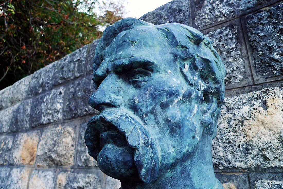 File:Matija Gubec statue head closeup.jpg