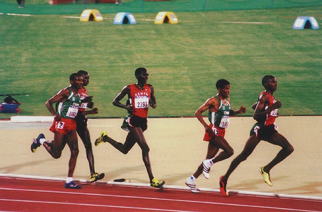 Haile (second, in green) on the way to becoming two-time 10,000 m Olympic champion in Sydney in 2000