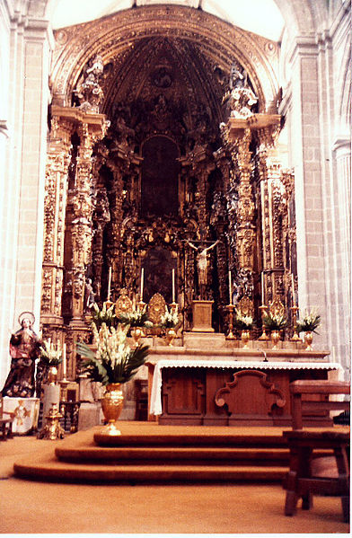 File:Mexico DF Cathedral altar.jpg