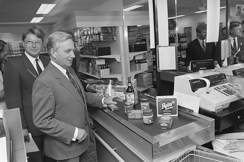 File:Minister Korthals Altes opent Winkeldiefstal Preventie Centrum in Rijswijk, Bestanddeelnr 934-2492.jpg