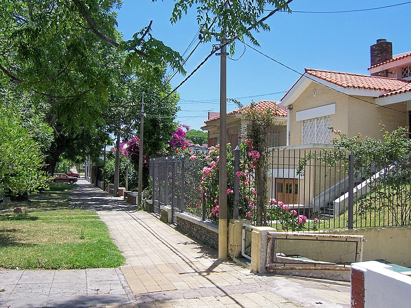 File:Montevideo calle Colombes 02.jpg