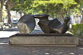 El Guerrero de Goslar Henry Moore Rambla de Santa Cruz 1977