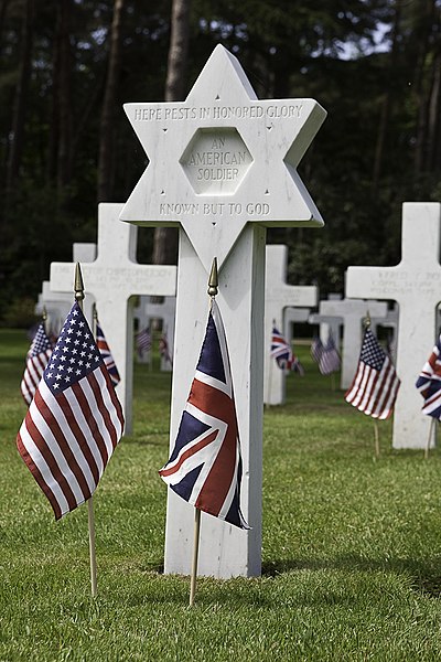 File:Necropolis-memorialday-24My9-3921.jpg