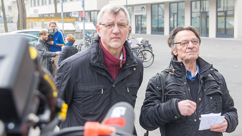 File:Neuverlegung „Spur der Erinnerung“ am Waidmarkt, Köln-5865.jpg