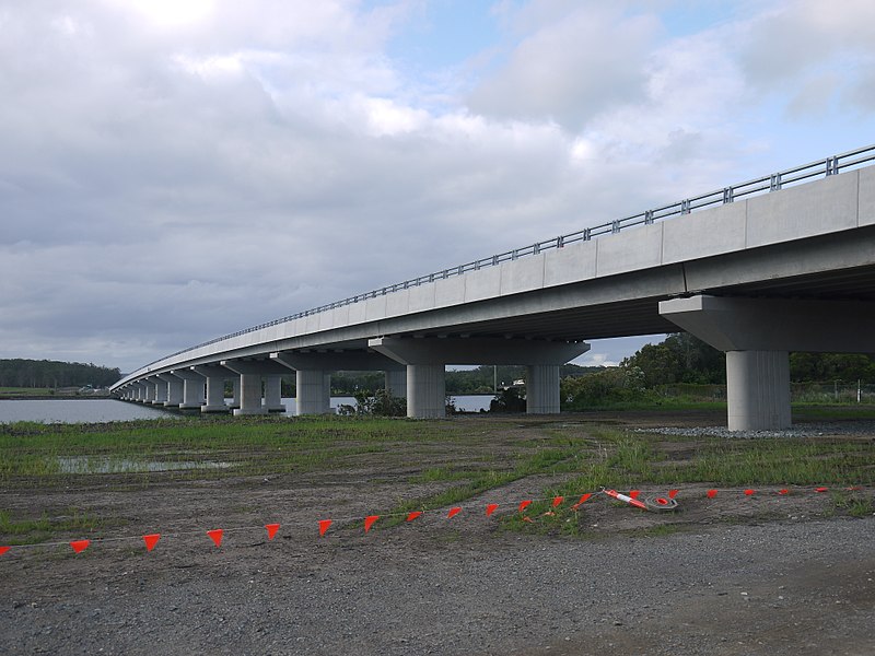 File:New Hastings River Bridge on Pacific Motorway.jpg