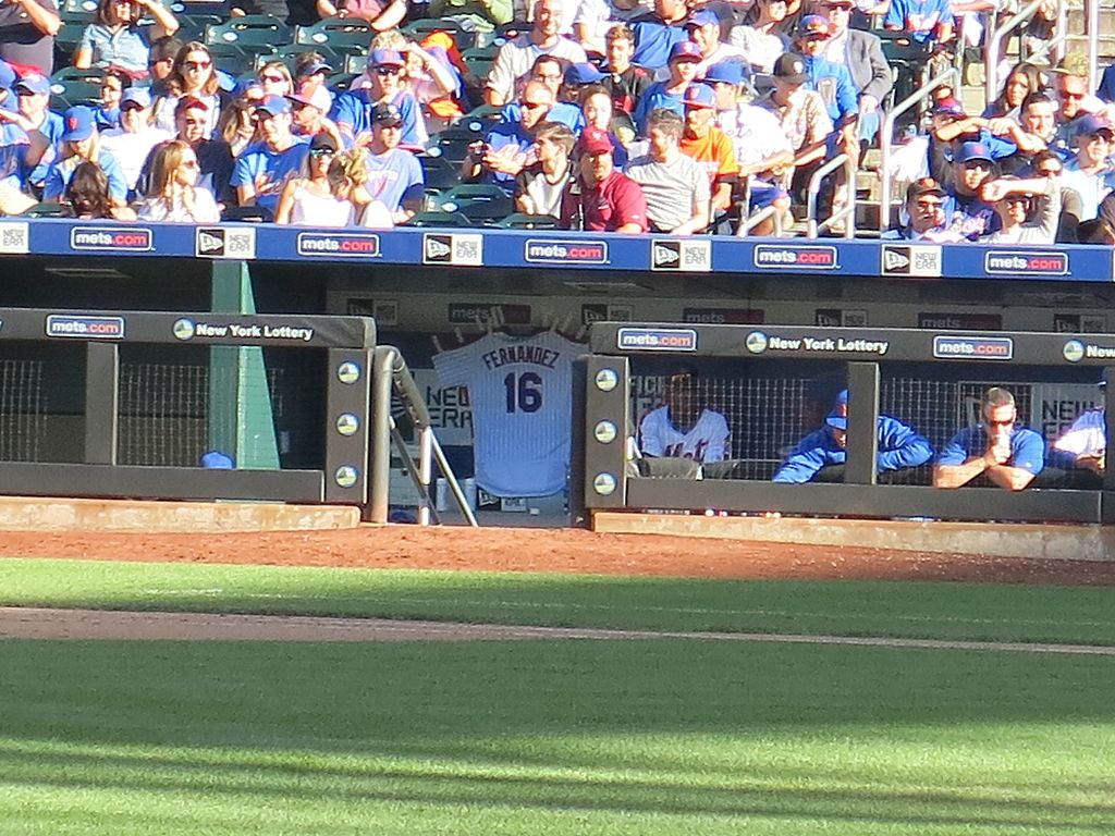 File:New York Mets players honor José Fernández with a jersey in