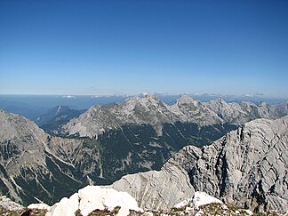 La catena settentrionale del Karwendel da Bäralpl al Kuhkopf dal Pleisenspitze nella catena Hinterautal-Vomper