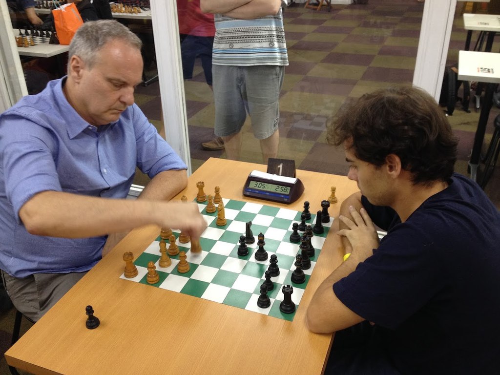 File:O GM Gilberto Milos Jr., multi-campeão brasileiro de xadrez, jogando  uma partida no salão do CXSP.jpg - Wikimedia Commons