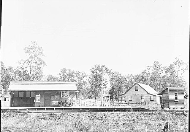 Oxenford Railway Station and Oxenford Railway Hotel