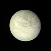 Vệ tinh Europa khi được quan sát từ Voyager 1 tại khoảng cách 2.8 triệu km