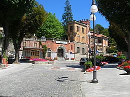 Palazzo piazza XVIII aprile (Saint-Vincent) abc5.jpg