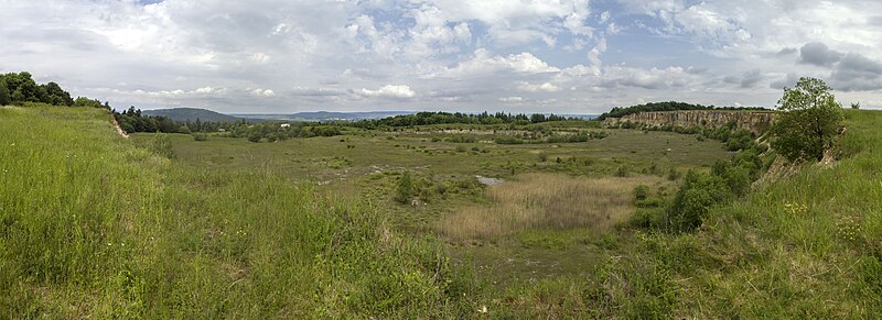 File:Panorama Steinbruch nordöstlich von Sengenthal.jpg