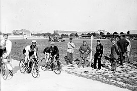 Course cycliste au Parc des Princes en 1918.