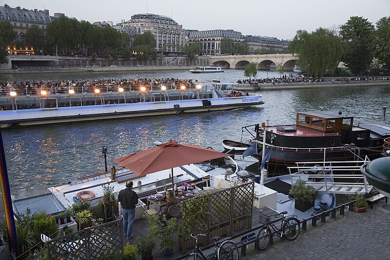 File:Paris 75006 Quai de Conti riverside 20080000 Bateau Mouche.jpg