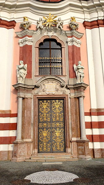 File:Paurakirche Portal 2.jpg