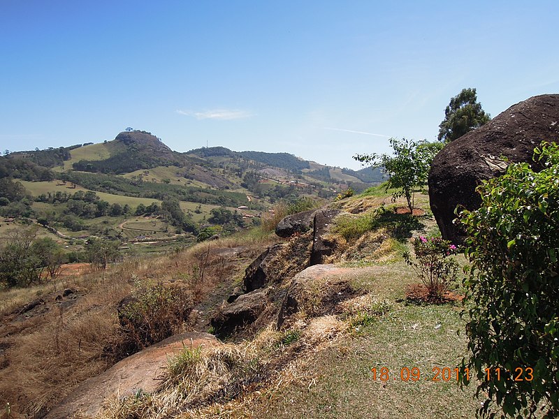 File:Pedra Grande na Pedra Bela - 2011-09-18 - Isack - panoramio.jpg