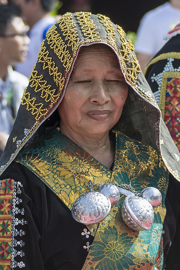 Dusun women with sunduk