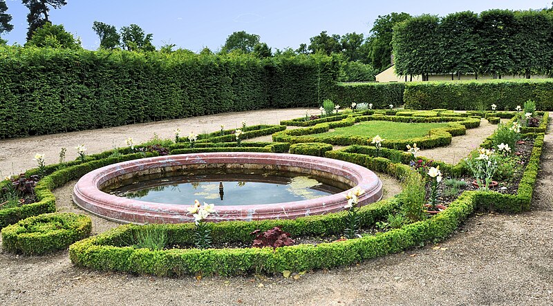 File:Petit Trianon - Jardin du Pavillon frais.jpg