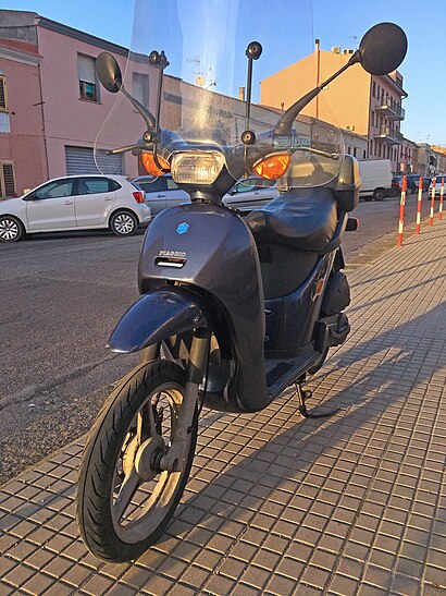 Piaggio Free front.jpg