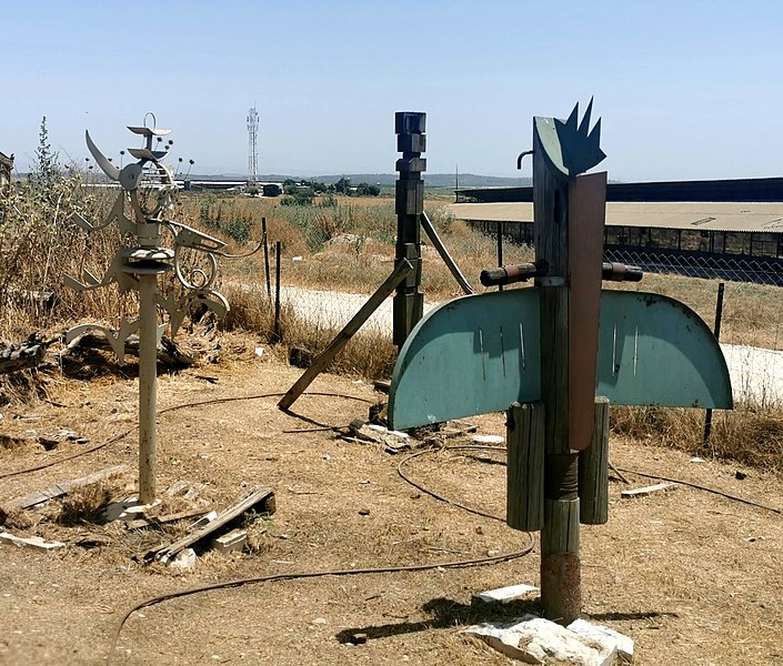 File:PikiWiki Israel 69272 in the courtyard of kibbutz revadim.jpg