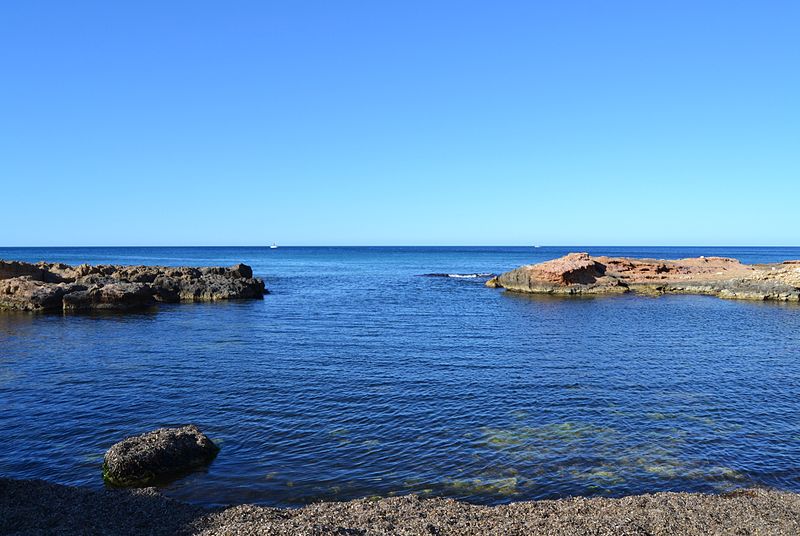 File:Primera caleta de Xàbia.JPG