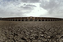 عکس از بحران آب در رودخانه زاینده رود کلان‌شهر اصفهان
