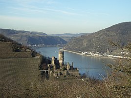 Location of Henschhausen above Bacharach at and above the bend in the Rhine