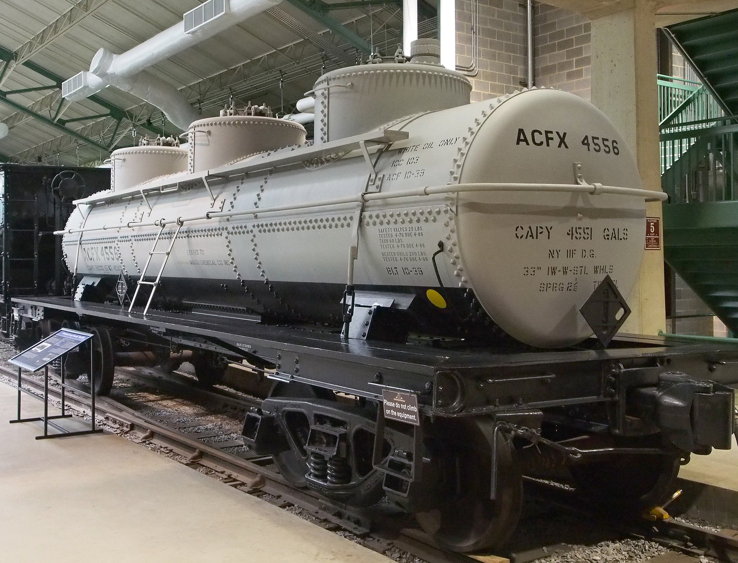 File:RR97.36 Three-dome tank car No. 4556.JPG - Wikimedia Commons