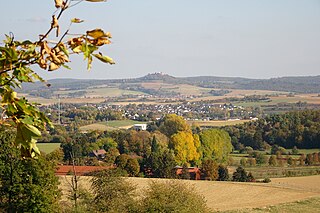 Reinheimer Hügelland: Blick auf Reinheim, Nieder-Klingen und die Veste Otzberg (2018)