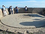 Antigues bases dels antiaeris del turó de la Rovira, actualment museïtzades i convertides, sorprenentment, en atracció turística.