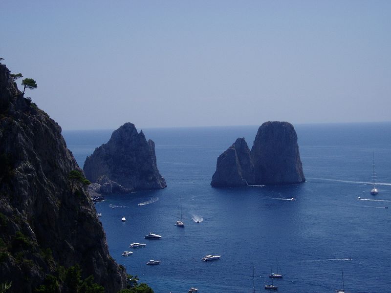 File:Rochers Faraglioni, Capri.jpg