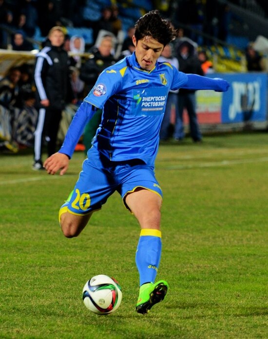 Azmoun playing for Rostov against Kuban Krasnodar on 16 March 2015