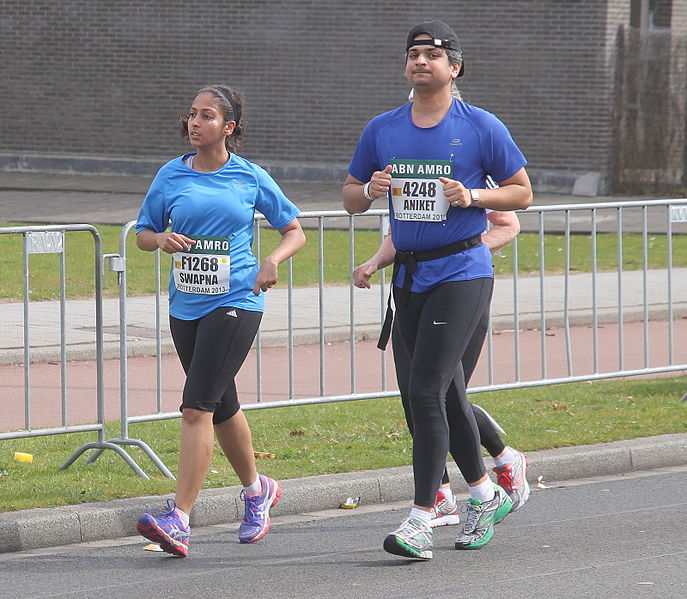 File:Running dark couple marathon.JPG