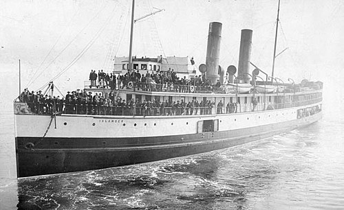 Золотой пароход. Пароход Республика. Пассажирский корабль Brandenburg 1934 год. Пассажирский корабль 1910. Islander британский корабль.