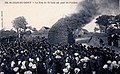 Le feu de la Saint-Jean (tantad) à Saint-Jean-du-Doigt un jour de pardon (carte postale Andrieu, vers 1930)