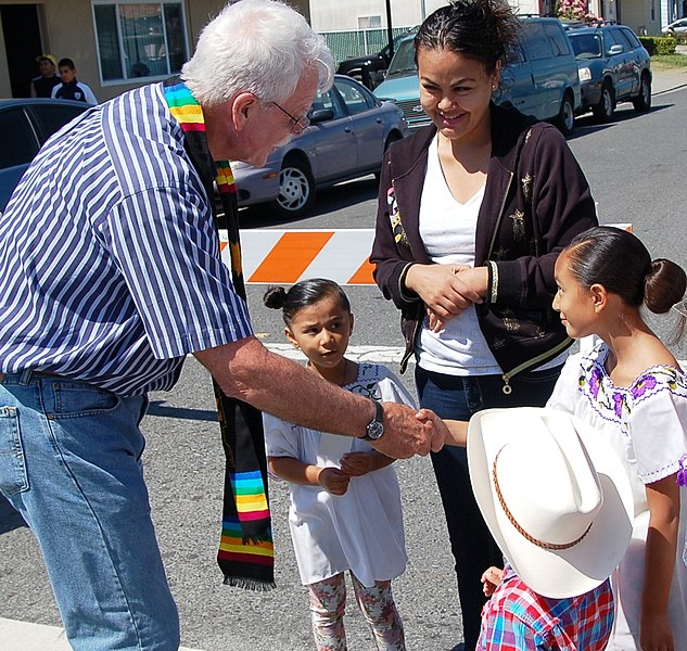 File:San Pablo-Richmond Cinco de Mayo Unity Parade 2013 (8722103532).jpg