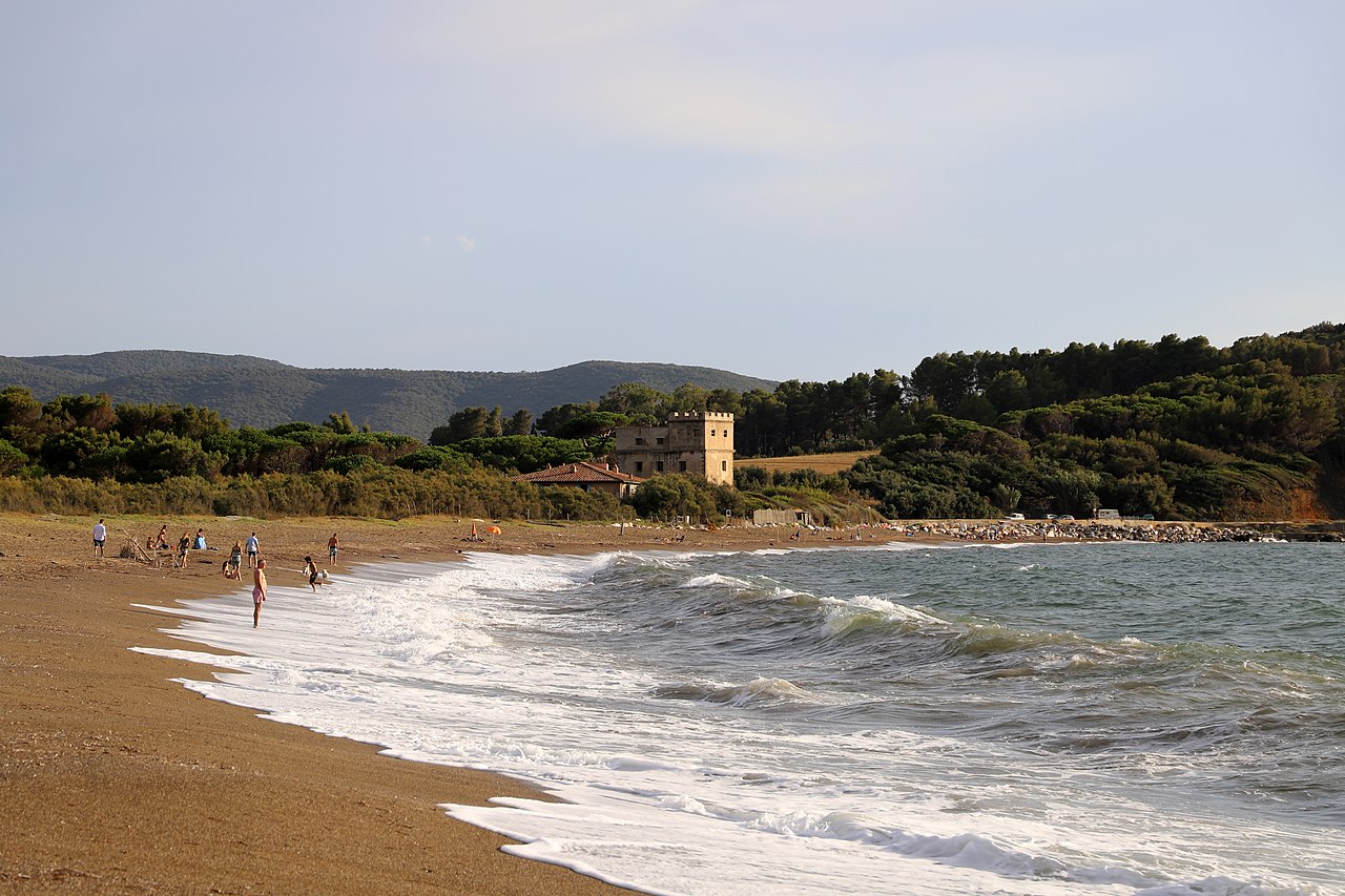 Costa degli Etruscchi, spiaggia e la Torre Nuova, Parco naturale di Rimigliano, San Vincenzo