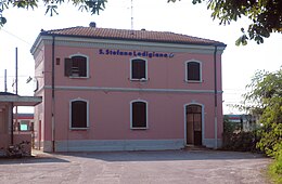 Santo Stefano Lodigiano - järnvägsstation - street side.jpg