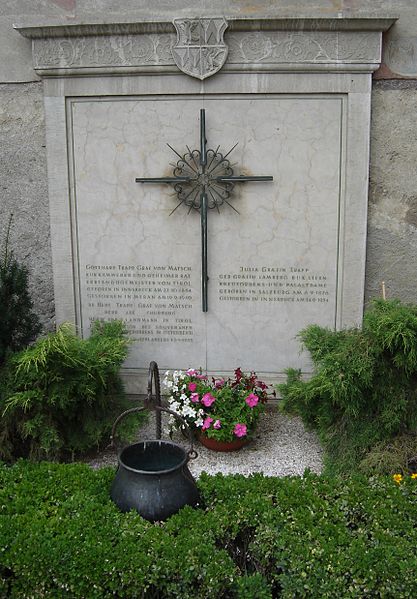 File:Schluderns Trapp grave.jpg