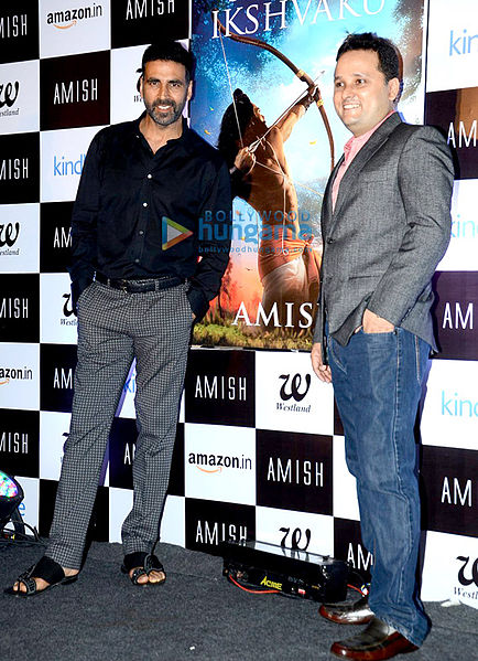 Actor Akshay Kumar and author Amish Tripathi at the release of the cover for Scion of Ikshvaku.