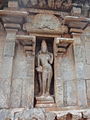 Figur des Ardhanarishvara in der Außenwand eines Hindutempels in Kodumbalur, Indien