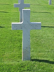 Grave of an unknown American combatant in Oise-Aisne Cemetery. Killed in 1917 Seringes-et-Nesles Oise-Aisne American Cemetery - Unknown Soldier.jpg