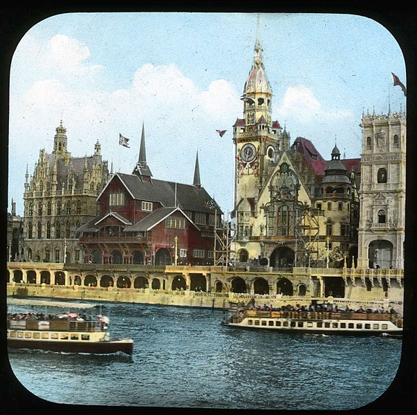 File:Severin Worm-Petersen - Verdensutstillingen i Paris 1900. Nasjonenes gate, Norges paviljong i midten. - Norsk Teknisk Museum - 2022608 NTM NTM UWP 09916.jpg