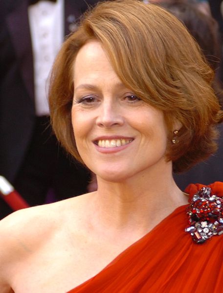 File:Sigourney Weaver @ 2010 Academy Awards cropped.jpg