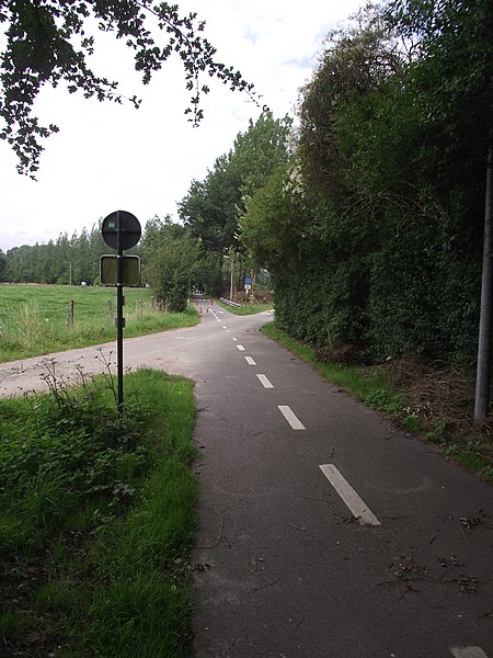 File:Sint-Lievens-Esse - Herzele NMVB route 5.jpg