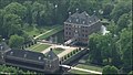 Het kasteel gezien van uit de lucht (beeld uit video van Rijkswaterstaat)