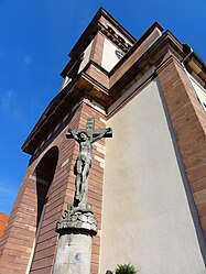 Croix monumentale et porche