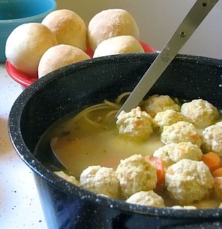 <span class="mw-page-title-main">Meatball</span> Dish of ground meat rolled into a ball